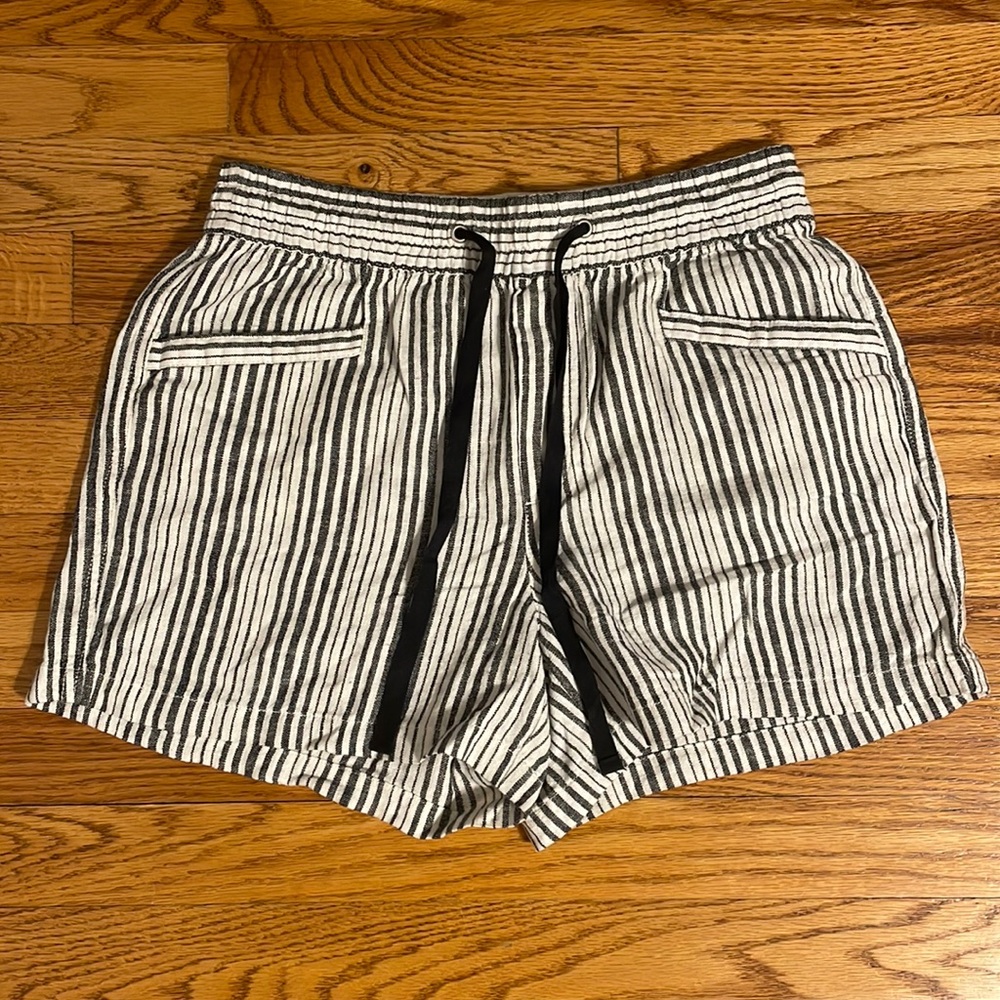 Gap striped linen shorts, size xs (runs big), loose fit